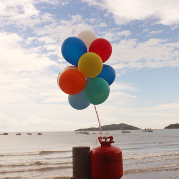 杭州公司旅游-海边充氦气球